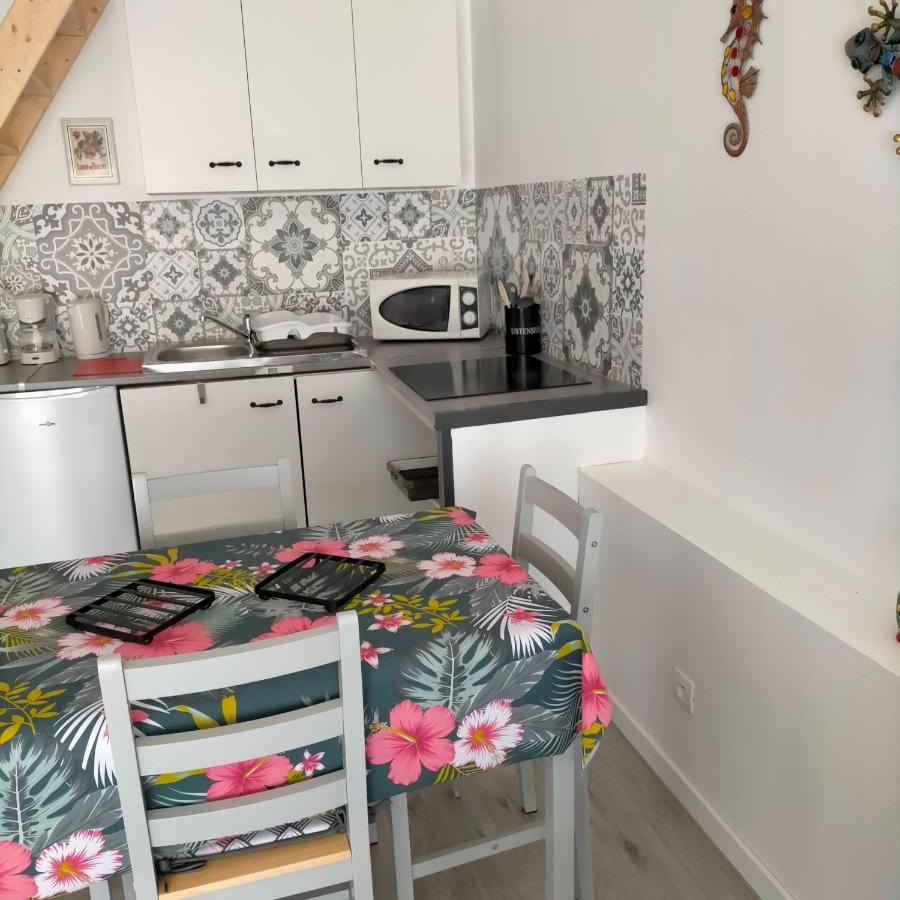 Alaric Lodge: Champetre Avec Parking Prive. Holiday home Comigne