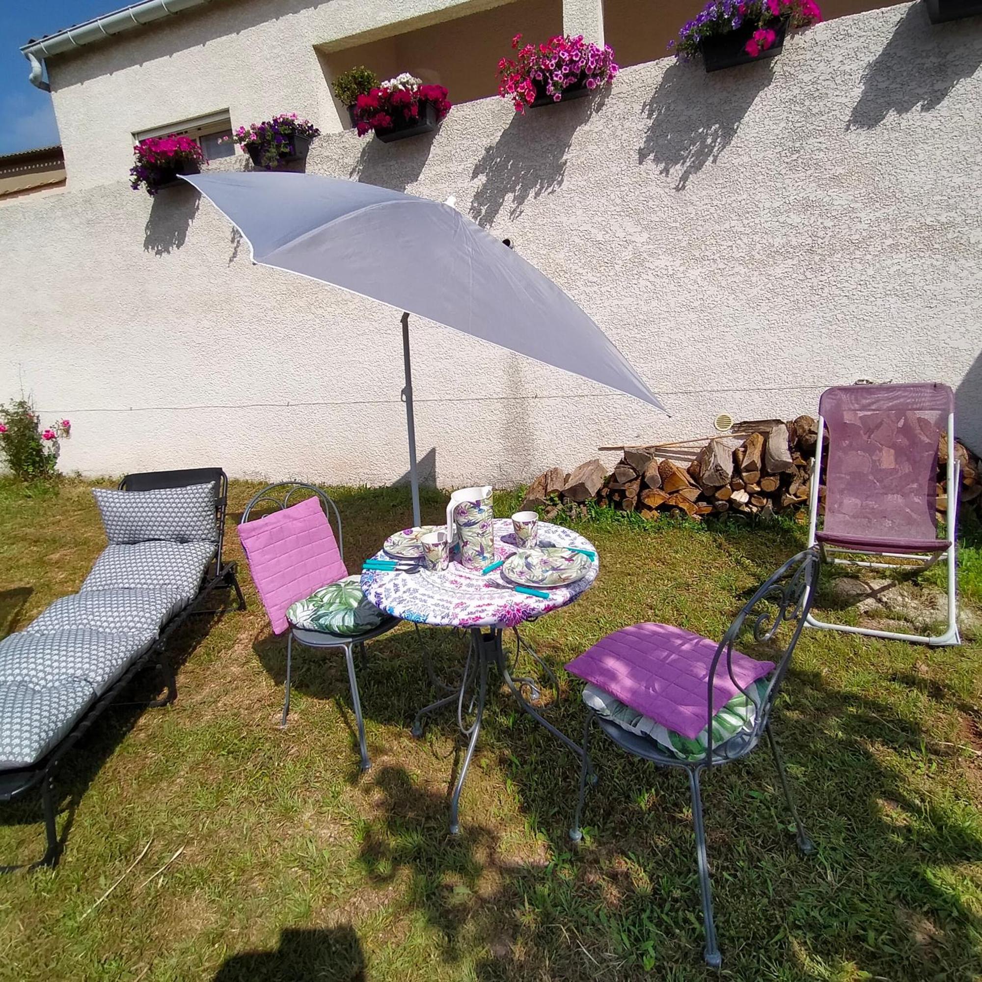 Alaric Lodge: Champetre Avec Parking Prive. Holiday home