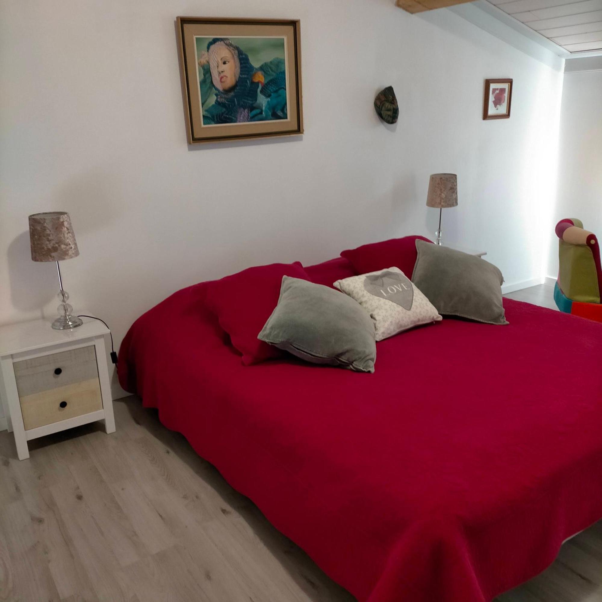 Alaric Lodge: Champetre Avec Parking Prive. Holiday home