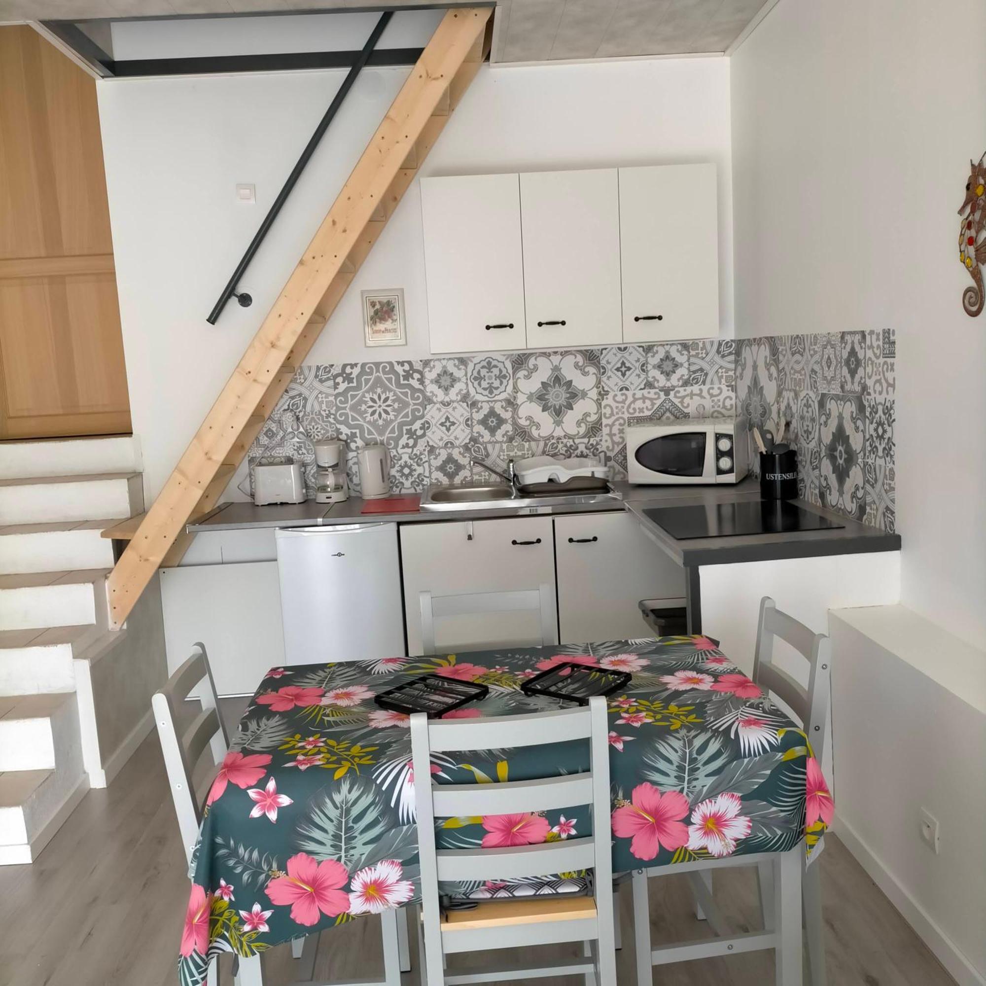 Alaric Lodge: Champetre Avec Parking Prive. Holiday home